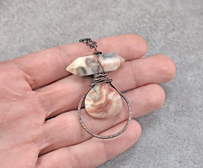 Crazy Lace Agate and Hammered Copper Wire Neckace