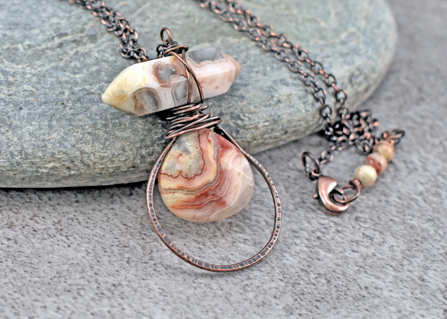 Crazy Lace Agate and Hammered Copper Wire Neckace